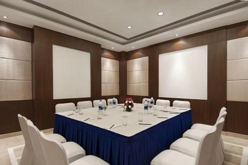 Inde Hotel Signature Tower Gurgaon Exteriör bild