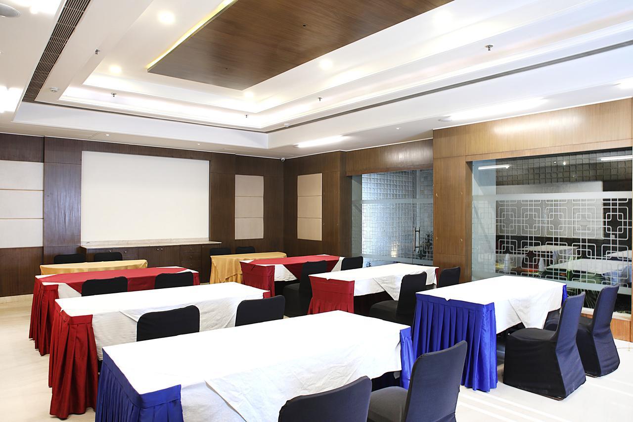 Inde Hotel Signature Tower Gurgaon Exteriör bild